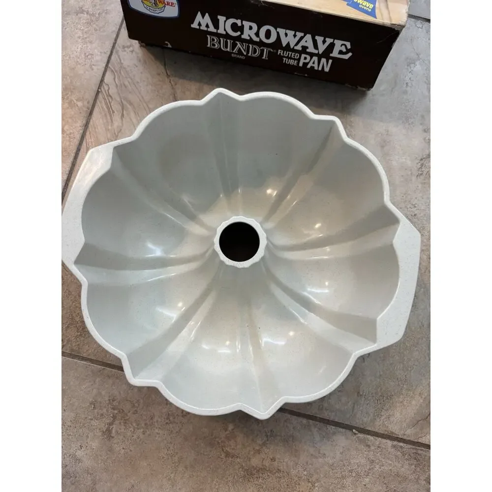 Vintage Nordic Ware Microwave Bundt Pan 61104 Gemstone Ware w Origin Box Recipes